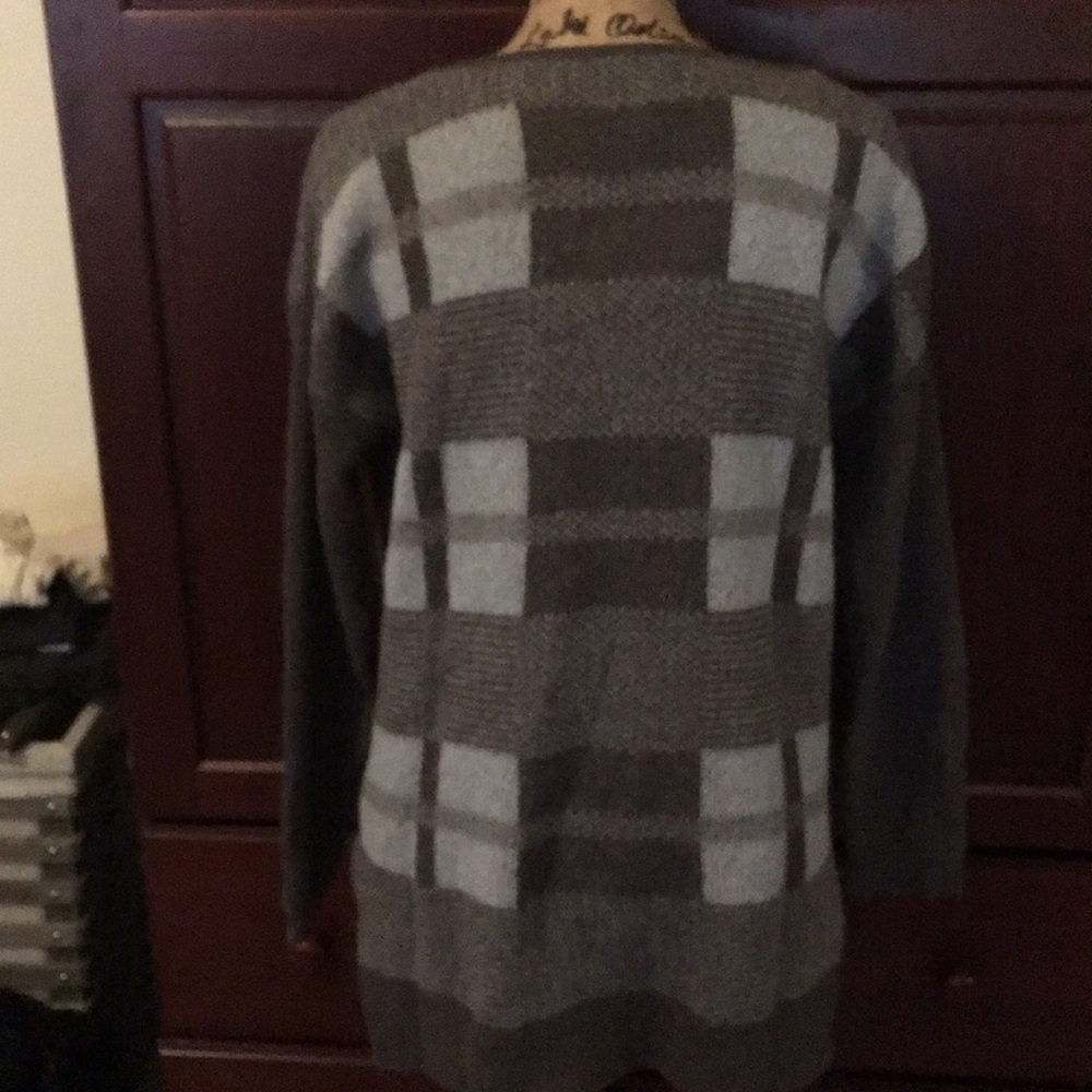 Sweater - Picture 5 of 6